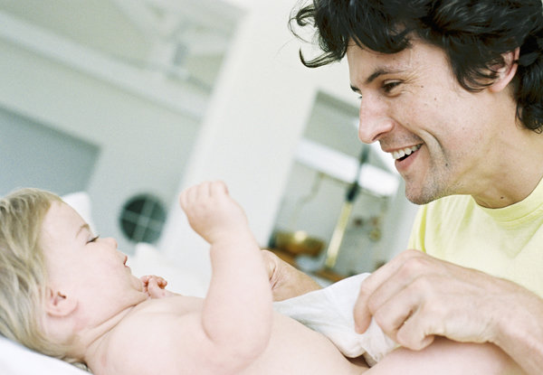 Ajude nos cuidados diários com o bebê Ajude nos cuidados diários com o bebê