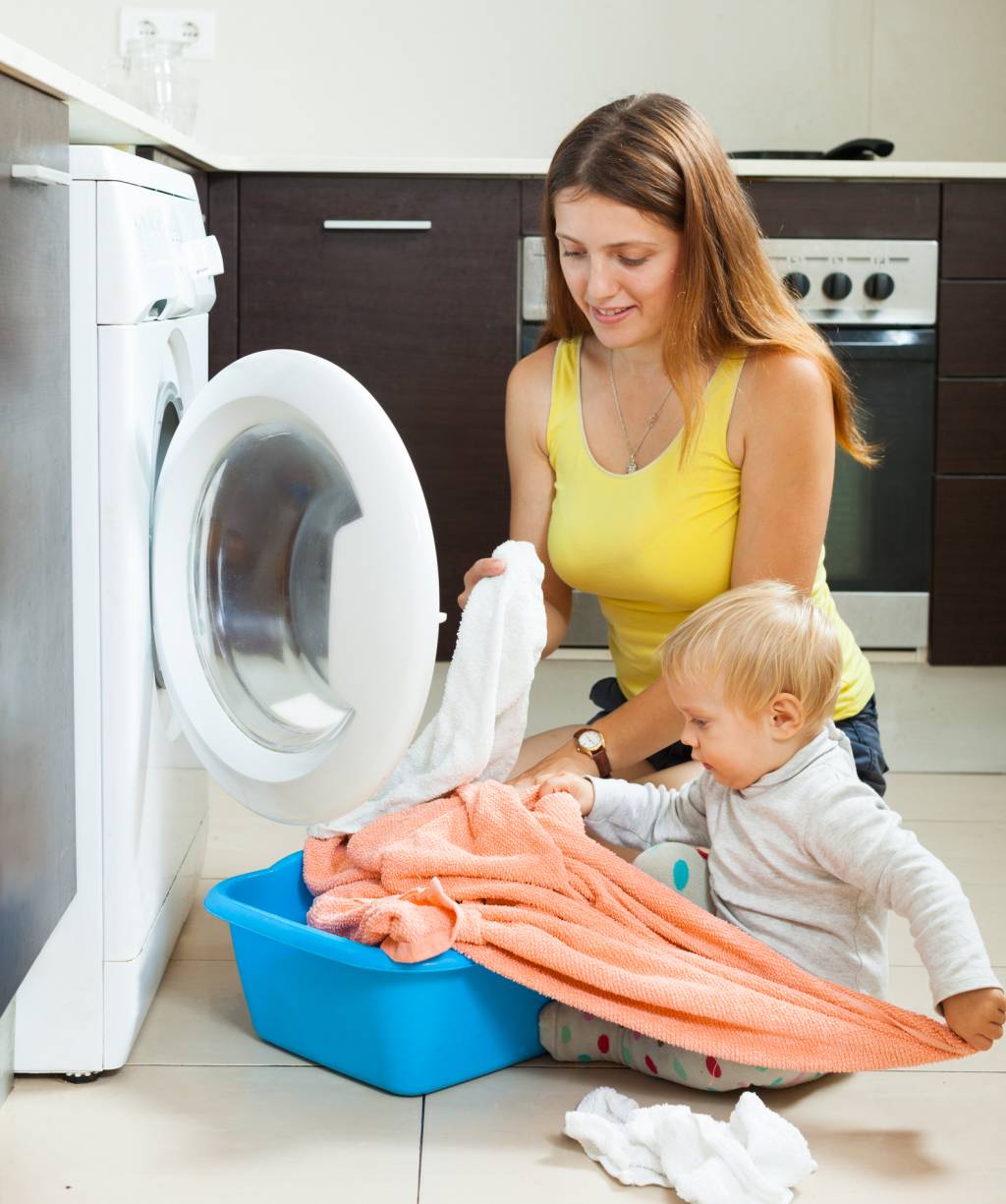 bebê aprende a ser organizado pelo exemplo