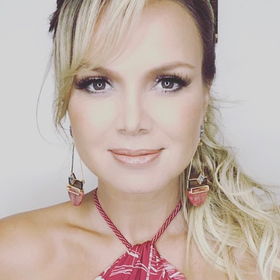 Grávida de 7 meses, Eliana deve ficar internada até o parto