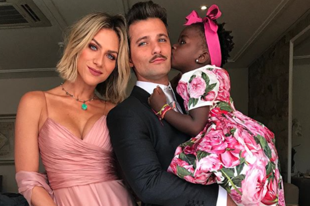 Titi Gagliasso rouba a cena no casamento de Marina Ruy Barbosa