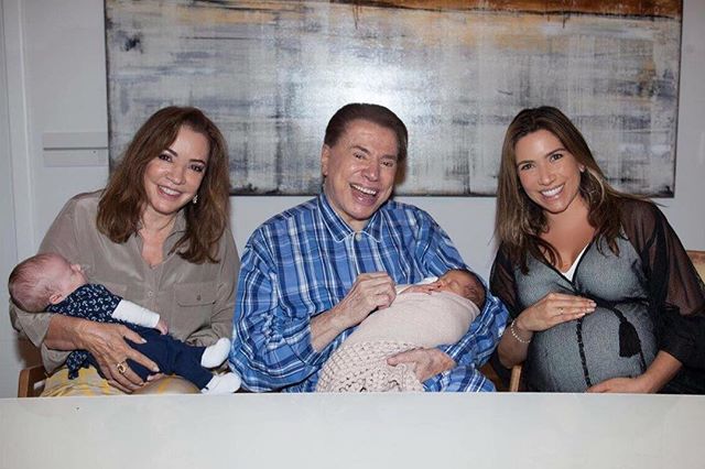 Silvio Santos é flagrado por Patricia Abravanel mimando os netos