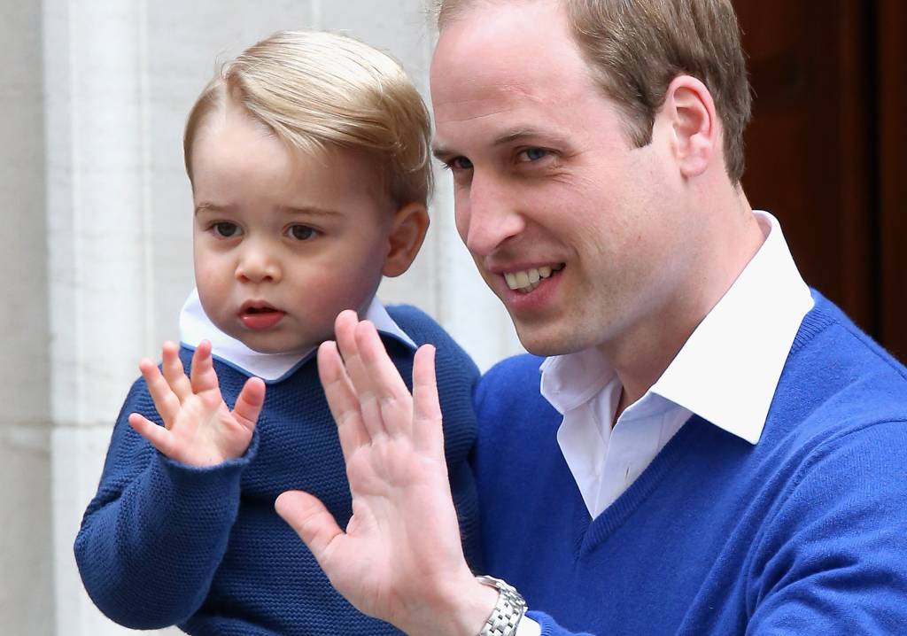 Principe William leva George para conhecer a irmã Charlotte na maternidade Principe William leva George para conhecer a irmã Charlotte na maternidade