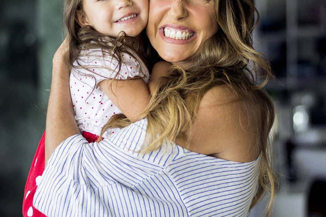 Deborah Secco com a filha Maria Flor