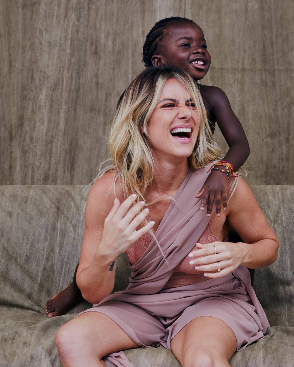 Giovanna Ewbank faz ensaio com Titi Giovanna Ewbank faz ensaio com Titi