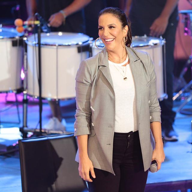 Ivete Sangalo fala sobre a saudade que sente da mãe: "Eu converso com ela"