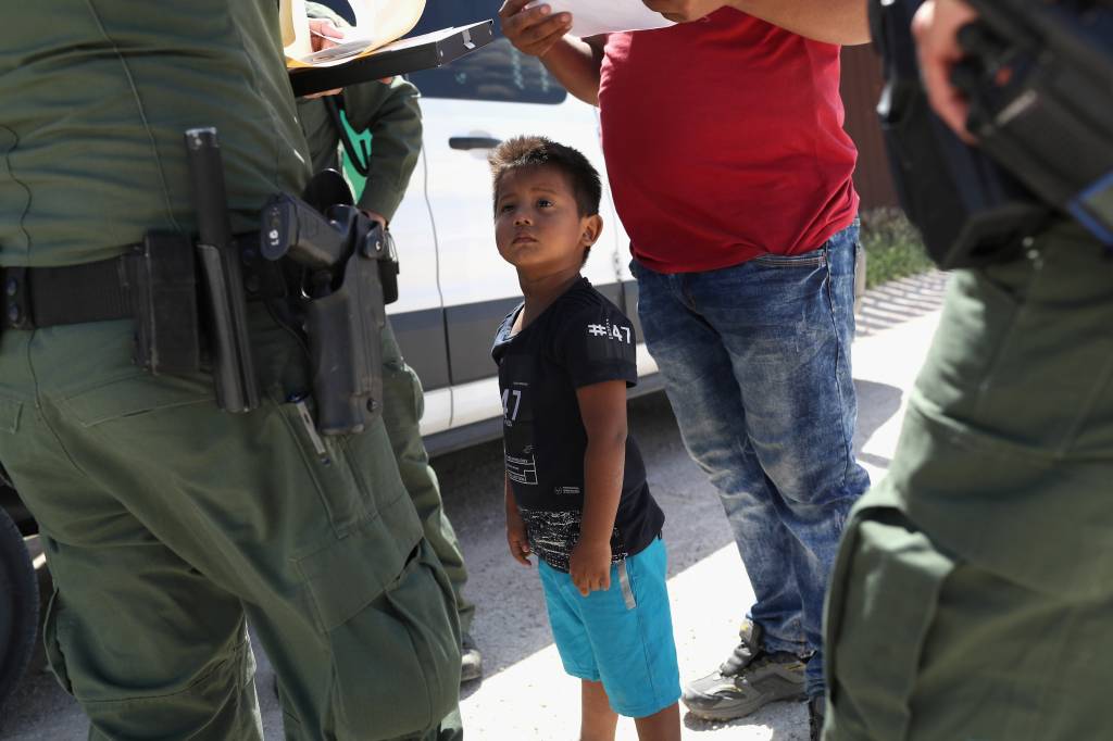 Crianças separadas dos pais nos EUA – imigração ilegal Crianças separadas dos pais nos EUA – imigração ilegal