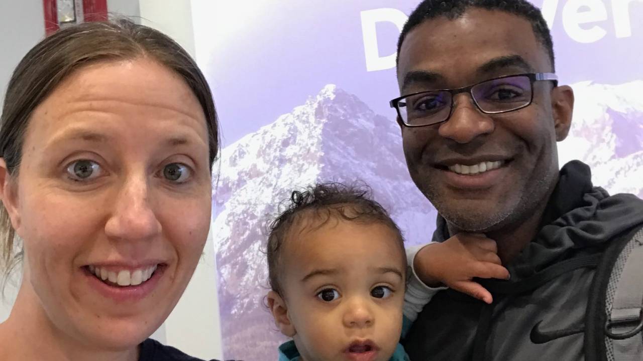 Mulher branca precisou provar que é mãe de um filho negro