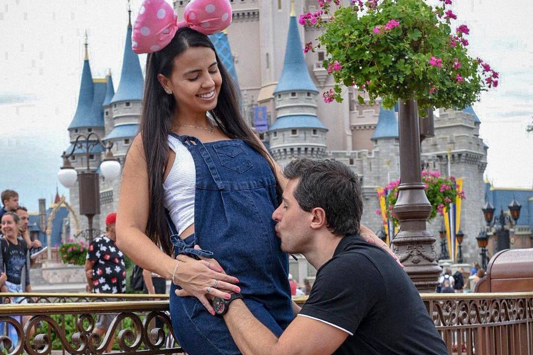 Dr. Rodrigo Rosa e a esposa, Renata, na Disney