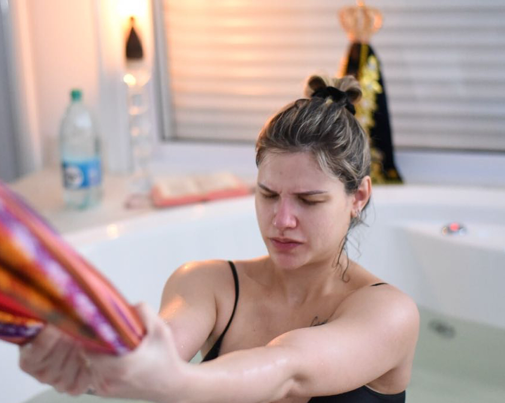 Andressa Suita compartilha fotos e relato do parto normal de Samuel