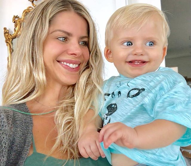 Karina Bacchi revela: “Desmamar Enrico aos 9 meses foi uma escolha minha”