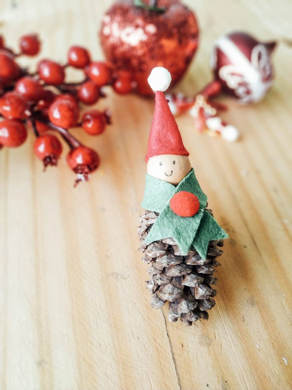 Aprenda a fazer um enfeite de Natal fofo para o seu filho dar de presente