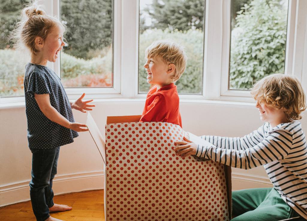 8 brincadeiras surpresas que vão deixar as crianças encantadas