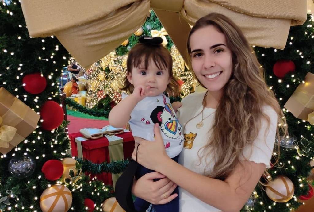 Mãe é impedida de assistir aula com filha de 11 meses em faculdade