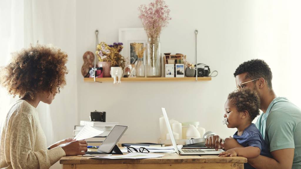 Pesquisa: para 93% dos homens, cuidado dos filhos é dividido de modo igual