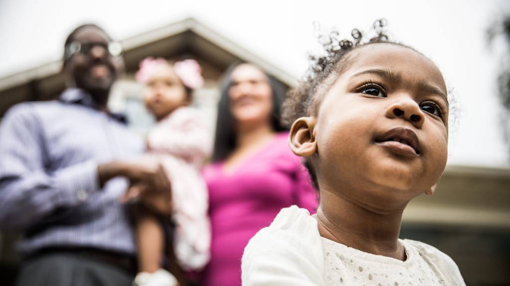 Quanto custa criar um filho até os 18 anos no Brasil?