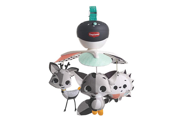 Móbile-para-berço-e-carrinho-Take-Along estrutura circular em que há vários bichinhos de pelúcia pendurados