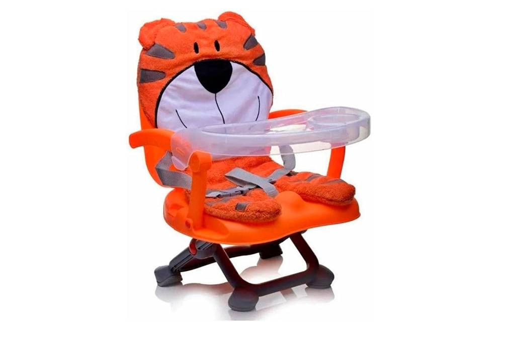 cadeira-alimentação-tigrao-amazon Cadeira portátil de alimentação com cara e estampa de tigre no encosto. É laranja.