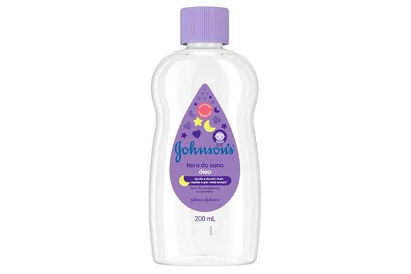 Johnsons-Baby-Óleo-Hidratante-Relaxante-Hora-Do-Sono garrafa plástica transparente com um líquido também transparente dentro.