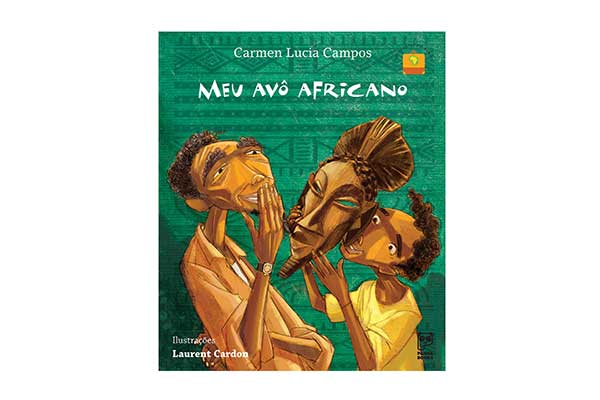 Meu-avô-africano capa de livro com a ilustração de um homem de frente para um menino. O garoto segura uma máscara de madeira diante do rosto