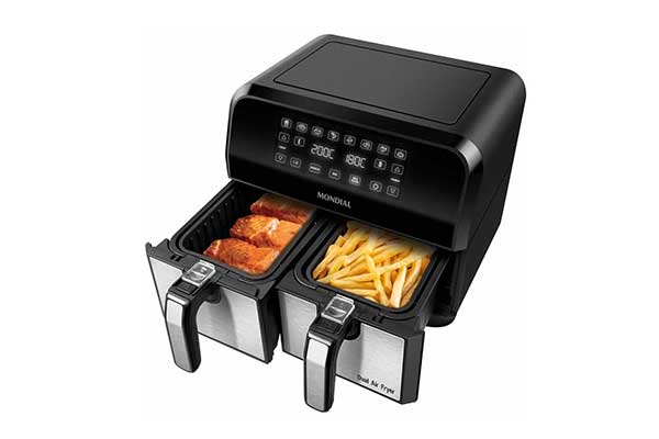 fritadeira elétrica airfryer com estrutura retangular, visor digital e dois compartimentos com alças abertos na parte da frente