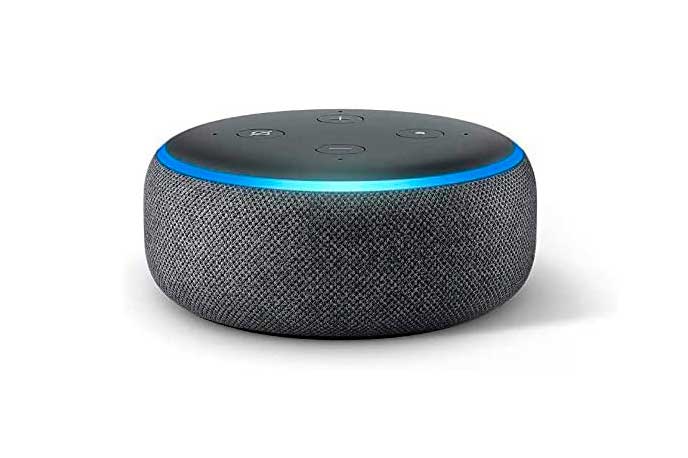 Echo dot 3ª gereação, speaker da Amazon, redondo com formato achatado. Preto.