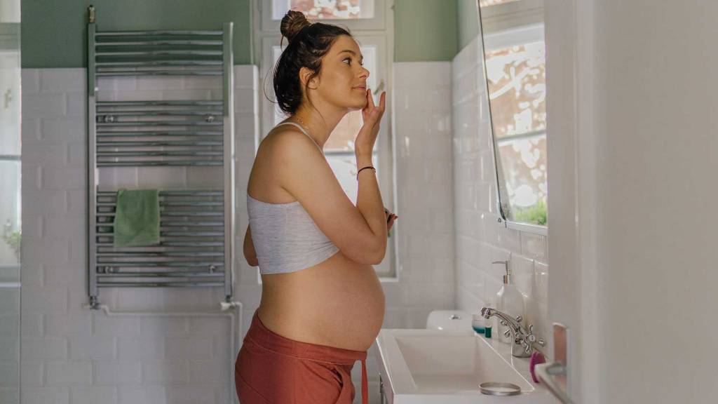 Produtos de beleza para grávida: o que observar e evitar na hora da compra