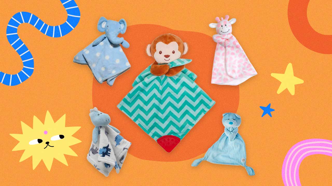5 naninhas de bebê dispostas em um fundo colorido com ilustrações de formas geométricas