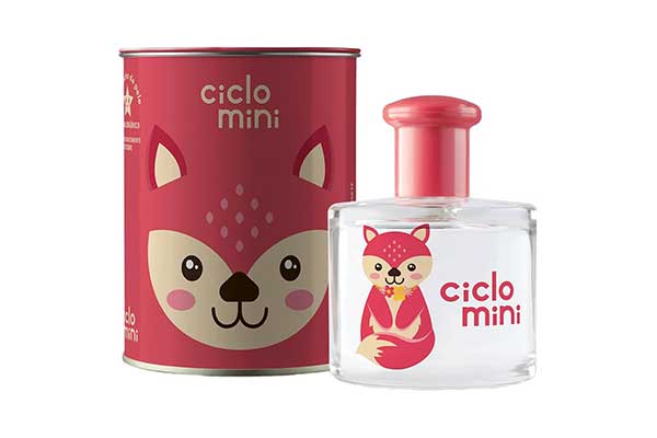 embalagem cilíndrica ao lado de frasco de perfume. Ambos têm a estampa de uma raposa