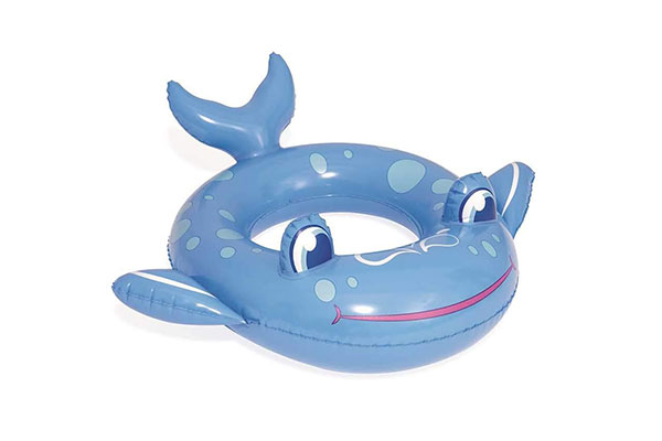 Boia plástica infantil. Ela é redonda e tem o formato de um peixe