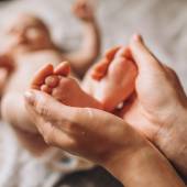 massagem-pes-bebe-freepik - 3